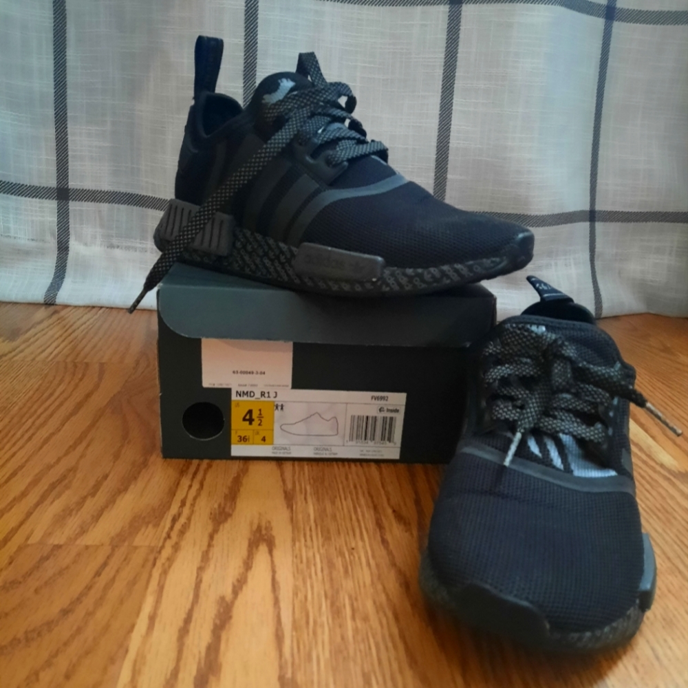 Kids Black Adidas Sneakers NMD_R1 (Used)